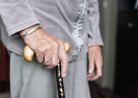 מדוע קשישים נופלים יותר ואיך ניתן למנוע את הנפילה הבאה?